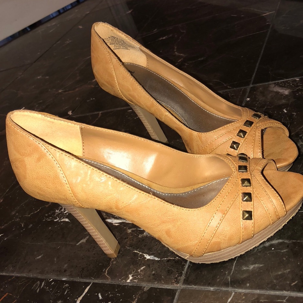 Tan Heels👠 6 1/2